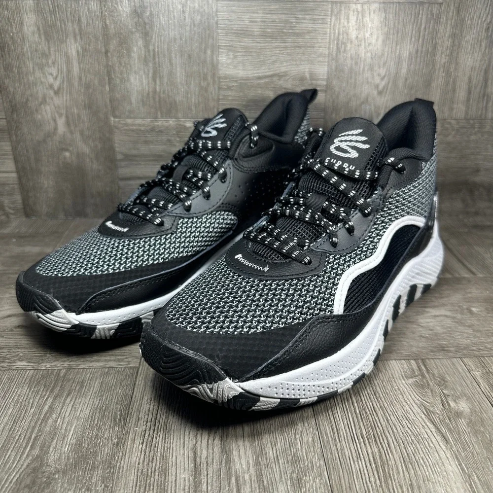 Under Armour Basketball Shoes Men 7 Black White Mesh NEW 3027626-001